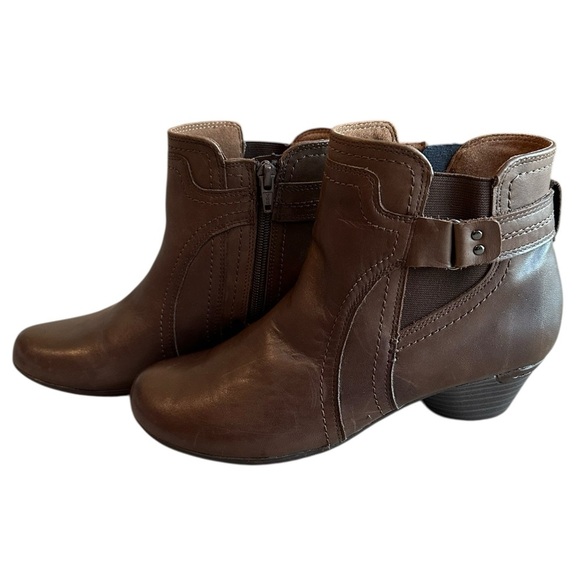 Cobb Hill Brown Leather Ankle Boots - Picture 2 of 7